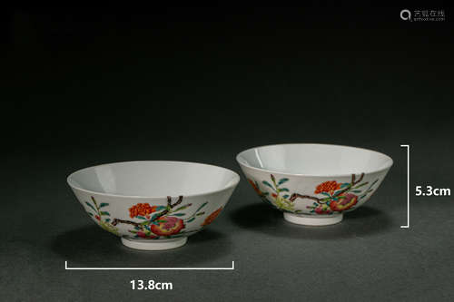 A PAIR OF CHINESE COLORFUL PORCELAIN BOWLS, QIANLONG PERIOD,...