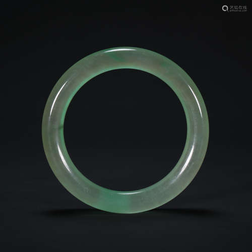 CHINESE JADE BRACELET FROM THE QING DYNASTY