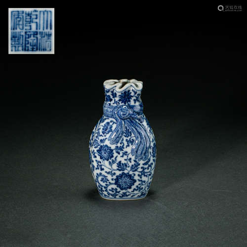 CHINESE BLUE AND WHITE PORCELAIN CLOTH BAG BOTTLE, QIANLONG ...