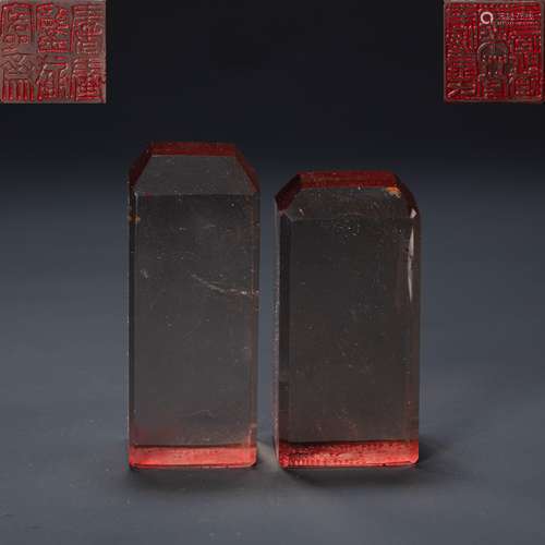 A PAIR OF CHINESE CRYSTAL SEALS FROM THE QING DYNASTY