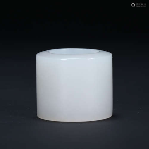 CHINESE HETIAN WHITE JADE THUMB RING, QING DYNASTY