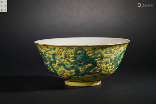 Qing Dynasty A Large yellow-glazed dragon-patterned bowl