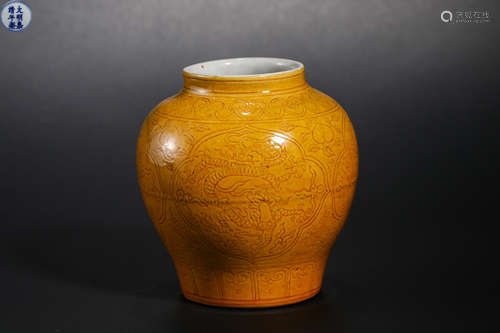 Qing Dynasty Yellow Glazed Dragon Pattern Jar