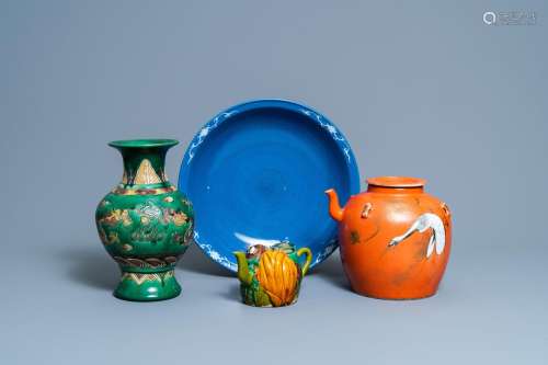 A VARIED COLLECTION OF CHINESE PORCELAIN, 19/20TH C.