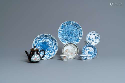 A VARIED COLLECTION OF CHINESE PORCELAIN, MING AND QING