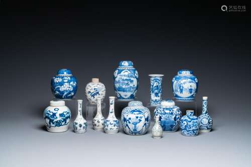 FOURTEEN CHINESE BLUE AND WHITE VASES, 18/20TH C.