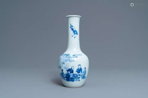 A CHINESE BLUE AND WHITE BOTTLE VASE WITH GO-PLAYERS, 19/20T...