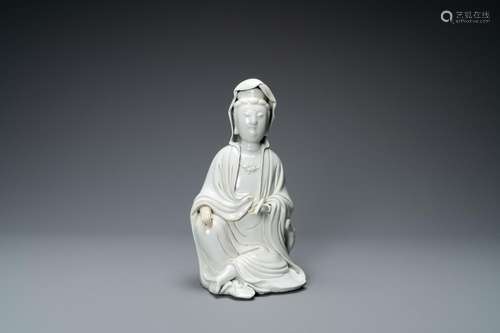 A CHINESE DEHUA BLANC DE CHINE FIGURE OF GUANYIN, 18/19TH C.