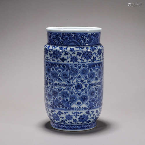 A blue and white seawater and flower porcelain vase