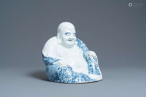 A LARGE CHINESE BLUE AND WHITE FIGURE OF BUDDHA, FUJIAN HUIG...