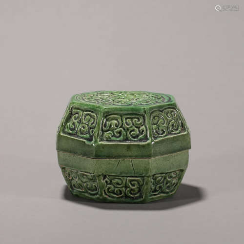 A green glazed flower porcelain powder box