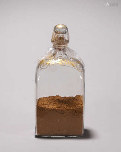 A gilt flower snuff bottle