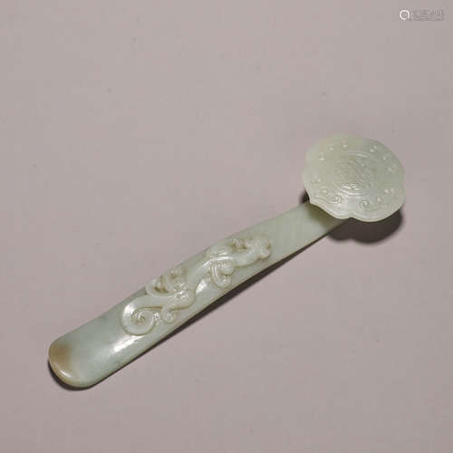 A dragon patterned Hetian jade ruyi