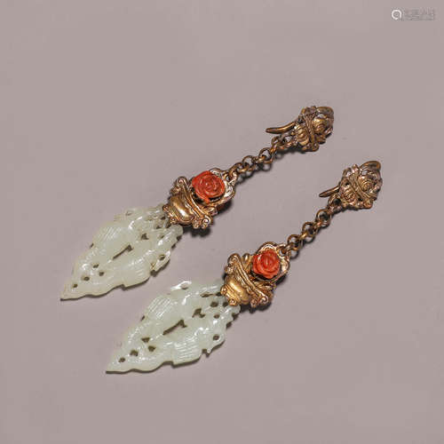 A pair of Hetian jade gold-inlaid earrings