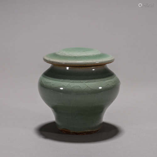 A green glazed porcelain covered jar