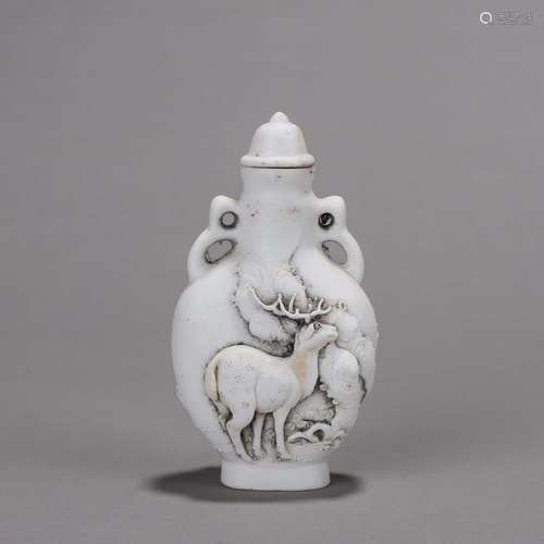 A carved deer porcelain snuff bottle