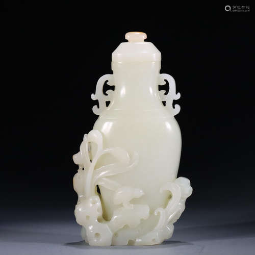 A Hetian jade vase