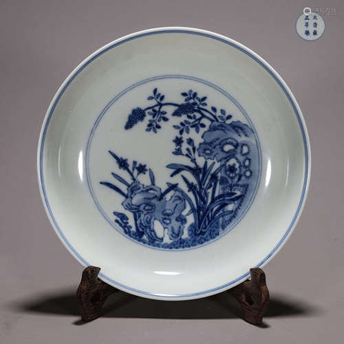 A blue and white flower porcelain plate