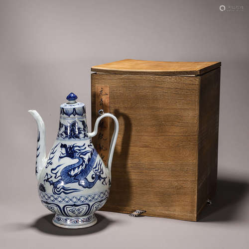 A blue and white dragon porcelain ewer