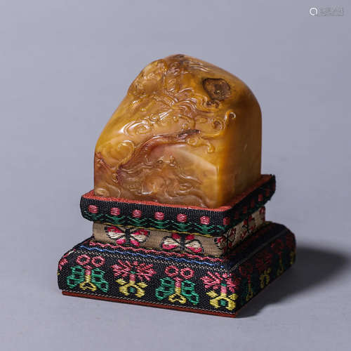 A dragon patterned tianhuang Shoushan soapstone seal