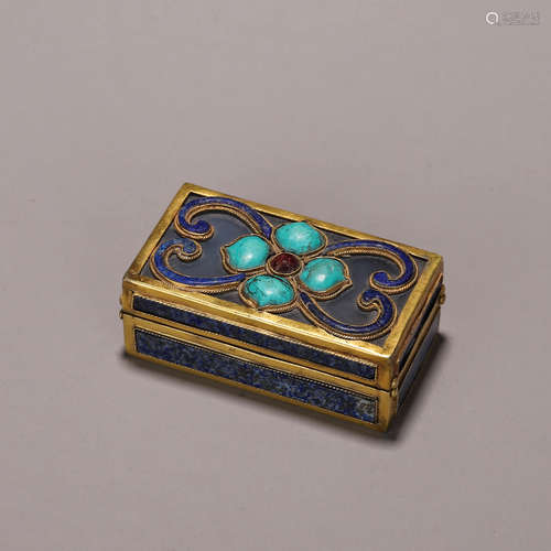 An agate gold-inlaid box