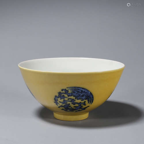 A yellow glazed blue and white phoenix bird porcelain bowl