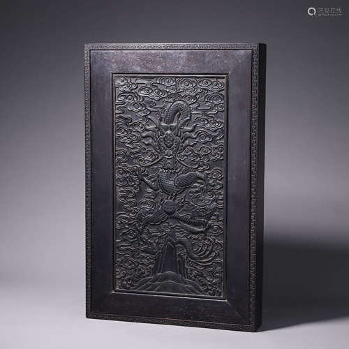 A dragon patterned red sandalwood box