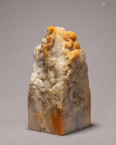 A cloud and dragon Shoushan soapstone seal