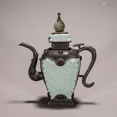 A Longquan kiln porcelain copper-inlaid ewer