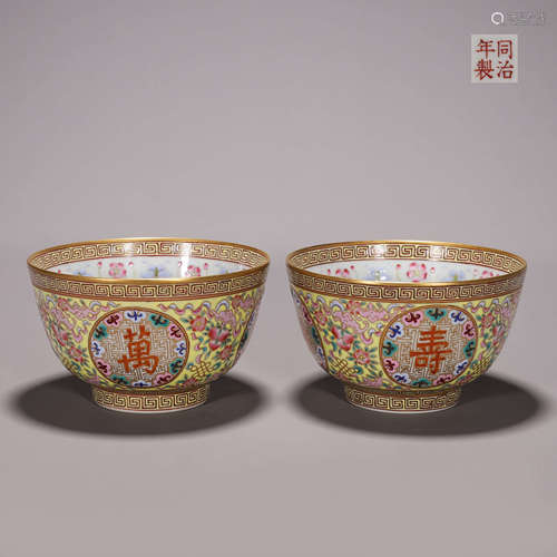 A pair of inscribed famille rose porcelain bowls