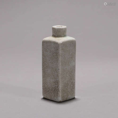 A Ge kiln glazed porcelain snuff bottle