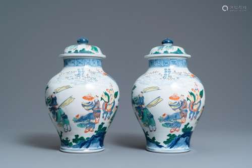 A PAIR OF CHINESE WUCAI VASES AND COVERS, 19/20TH C.