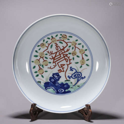 A blue and white famille rose flower porcelain plate