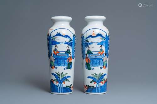 A PAIR OF CHINESE WUCAI ROULEAU VASES, 19TH C.