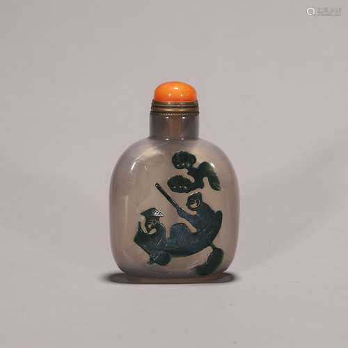 An agate snuff bottle