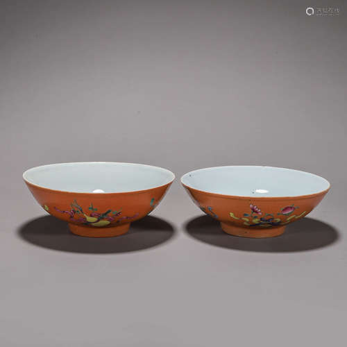 A pair of famille rose porcelain bowls