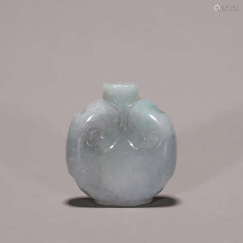 A cloud patterned jadeite snuff bottle