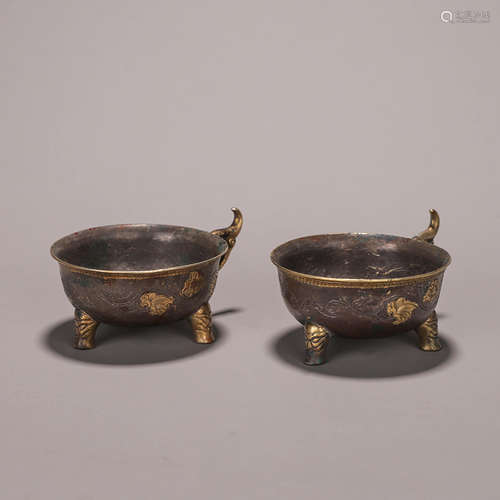 A pair of flower gilding copper cups