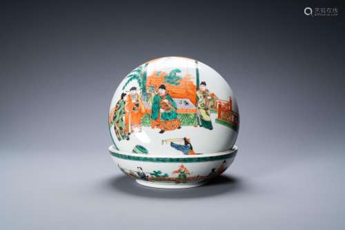 A CHINESE FAMILLE VERTE BOX AND COVER, 19/20TH C.