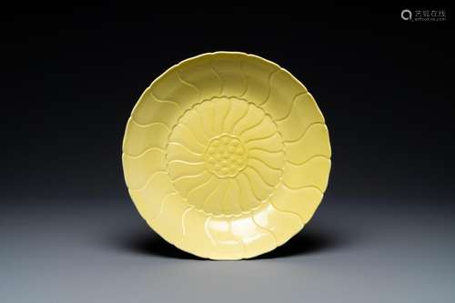 A CHINESE MONOCHROME YELLOW 'LOTUS' DISH, YONGZHEN...