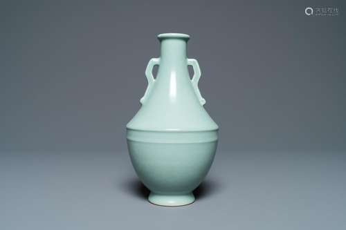 A CHINESE MONOCHROME CELADON VASE, QIANLONG MARK, REPUBLIC