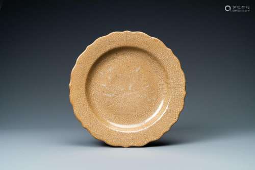 A CHINESE GE-TYPE CRACKLE-GLAZED LIGHT BROWN-GROUND DISH, QI...