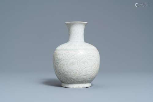 A CHINESE QINGBAI VASE WITH INCISED FLORAL DESIGN, SONG