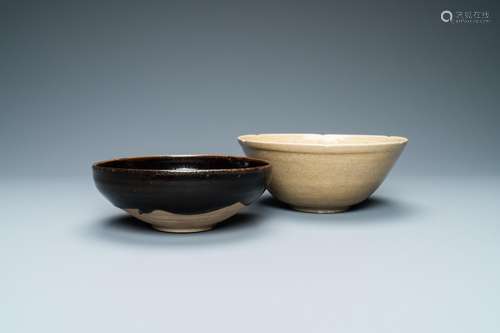 A CHINESE BLACK-GLAZED CIZHOU BOWL AND A CREAM-GLAZED INCISE...