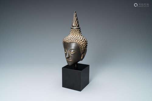 A THAI AYUTTHAYA-STYLE BRONZE HEAD OF BUDDHA, 17/19TH C.