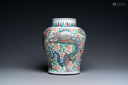 A CHINESE WUCAI 'DRAGON' VASE, TRANSITIONAL PERIOD