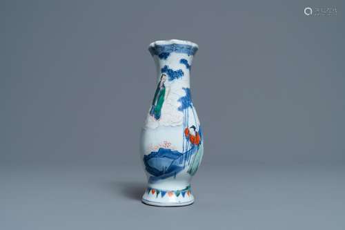 A CHINESE WUCAI WALL POCKET VASE, TRANSITIONAL PERIOD