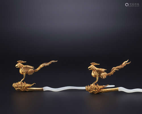 Apair of gold and jade phoenix hairpins