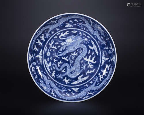 18th century, Blue and white dragon pattern porcelain dish