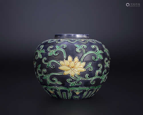 18th century, Enameled floral pattern porcelain jar